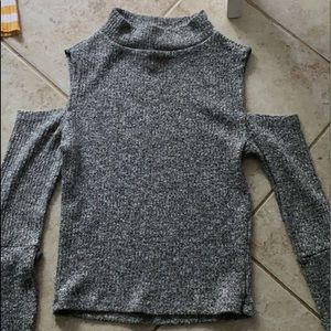 Long sleeve gray top